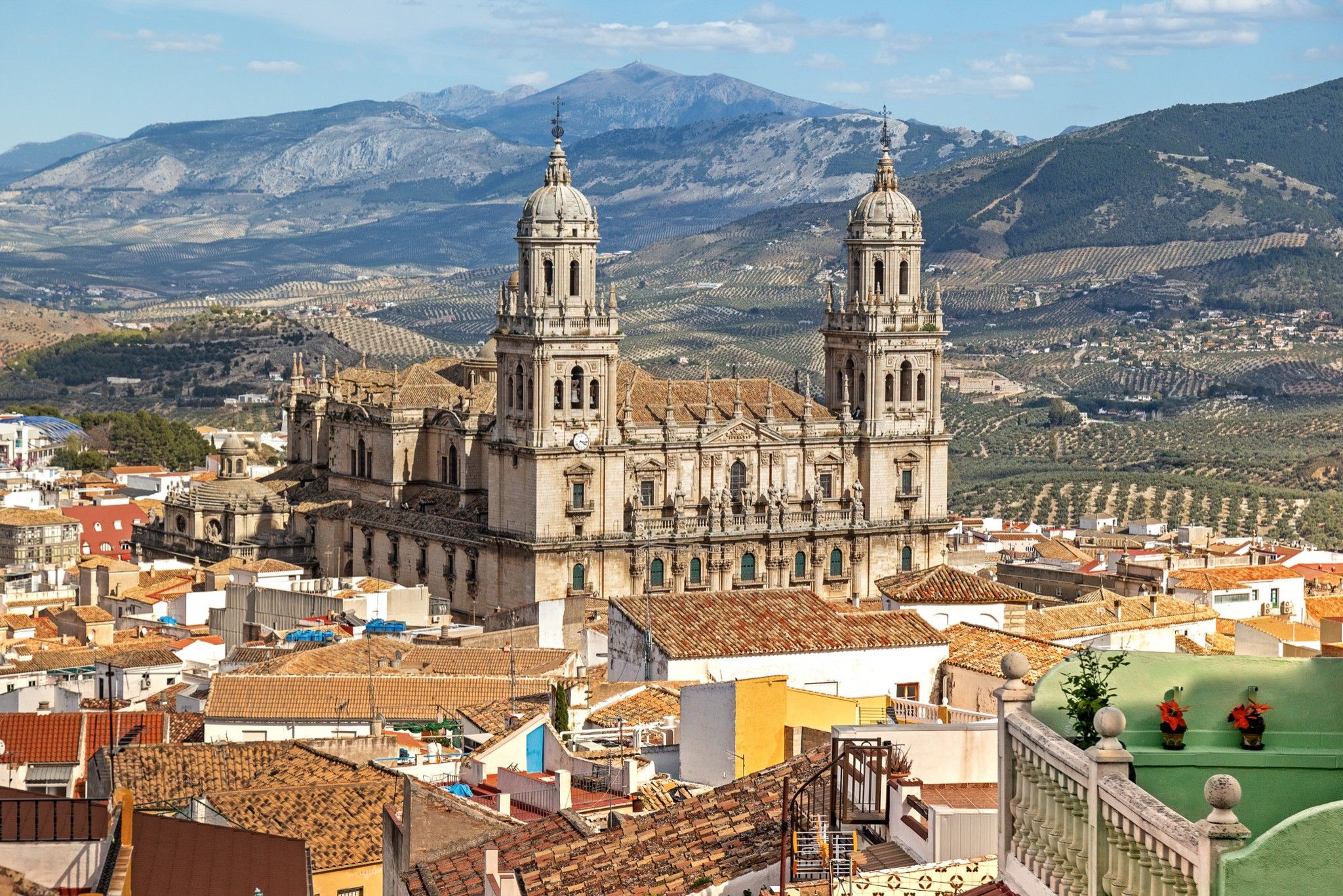 Foto desde lejos de la Catedral de Jaén